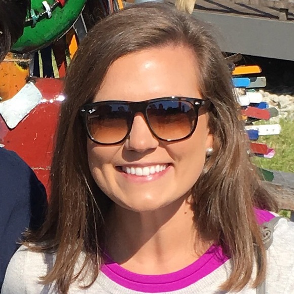 Meet your Posher, Alida - Picture 1 of 1